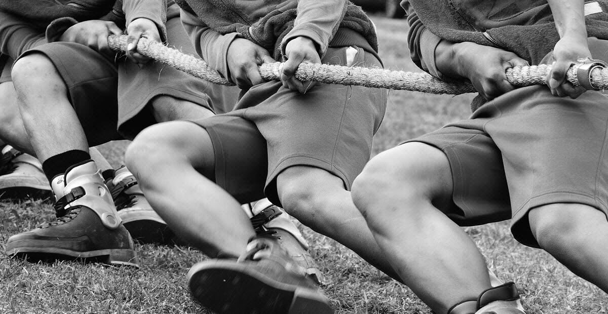 People playing in Tug of war contest