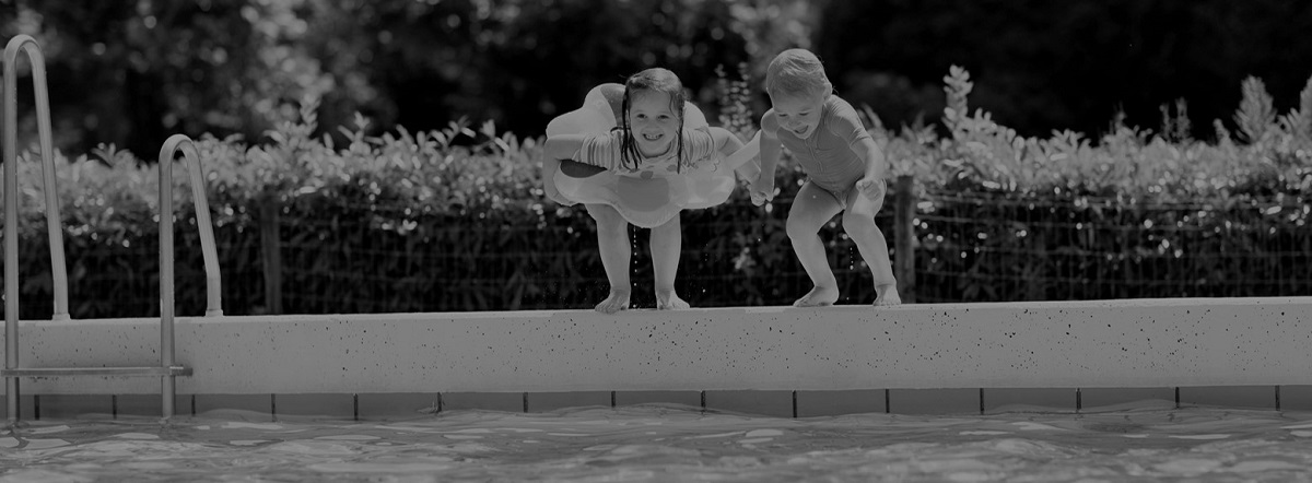 Toddlers playing on the pool with floaties