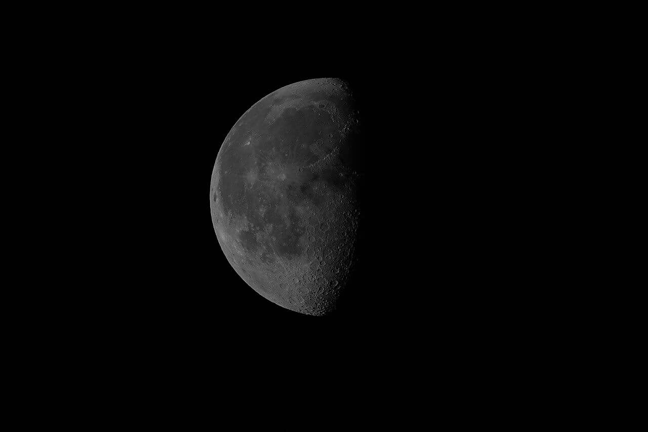 Last quarter moon