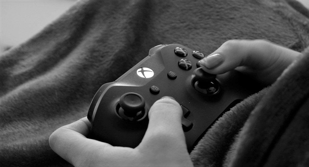 Hands holding a videogame controller