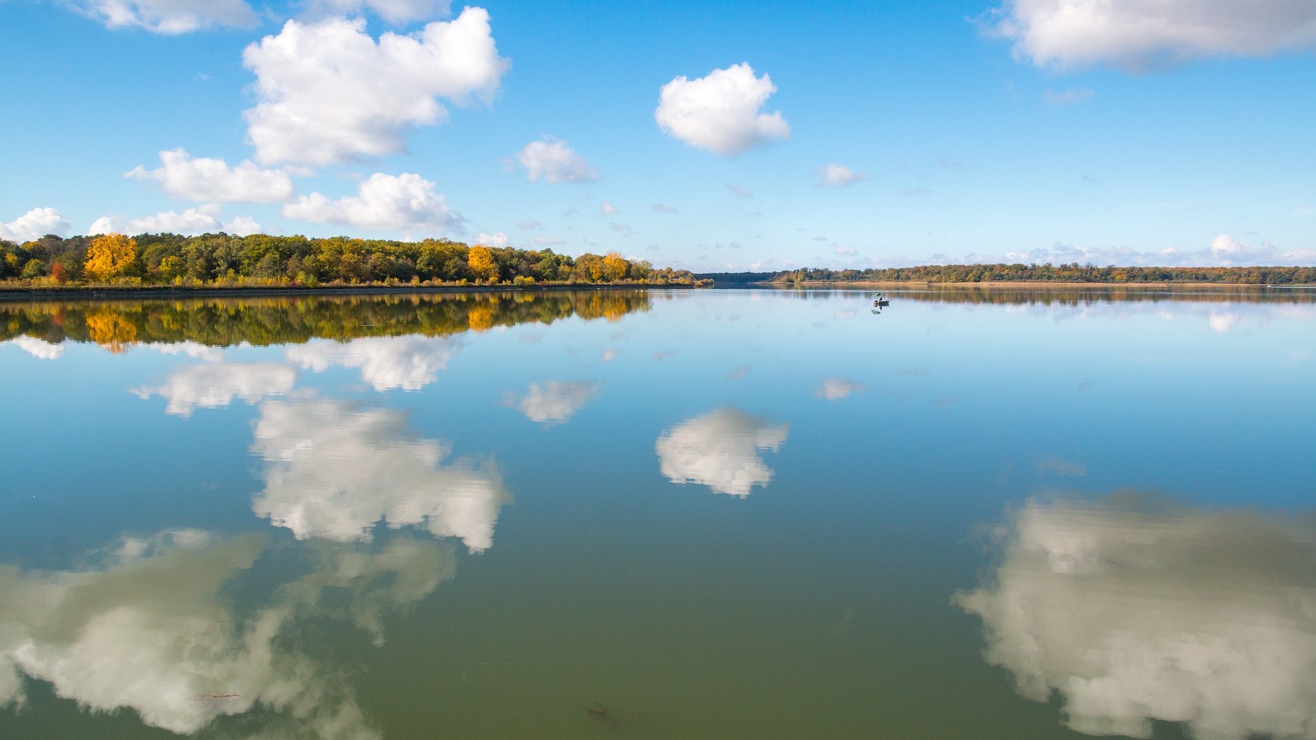 Water reflection lake