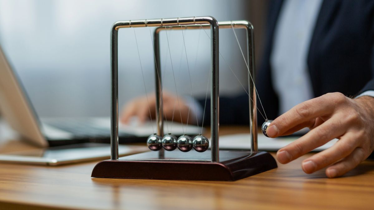 Newton's cradle reaction