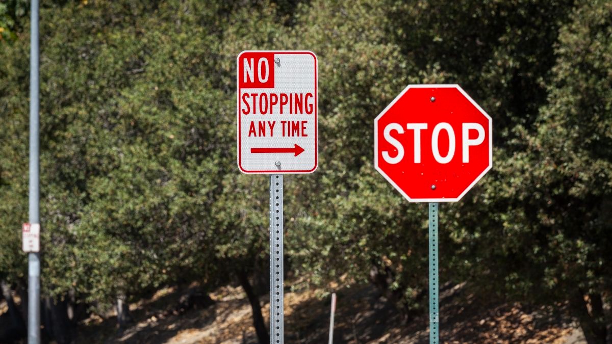 contradicting street signs