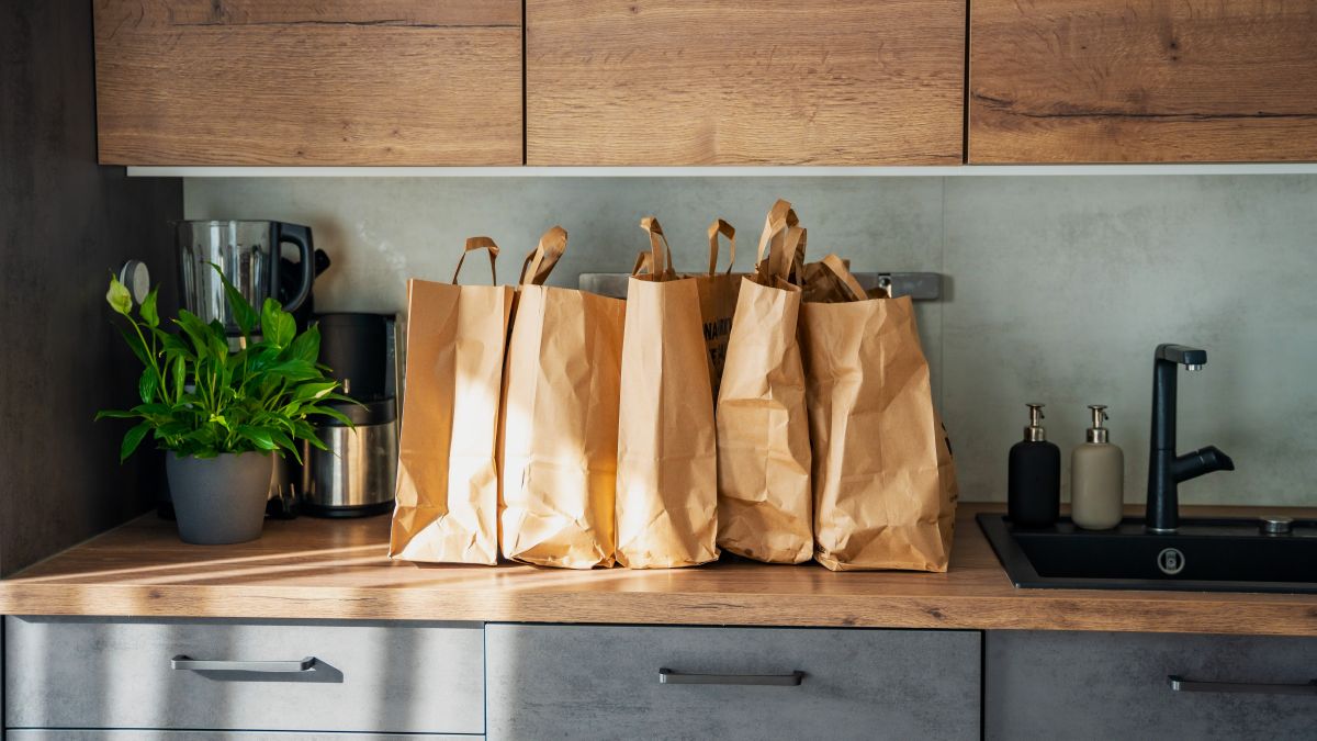 five takeaway food bags