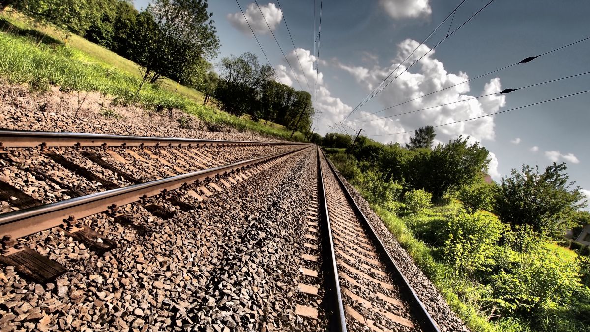 two parallel train tracks